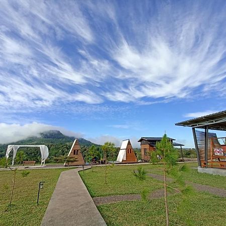 Hotel Wawowow Tomohon Zewnętrze zdjęcie