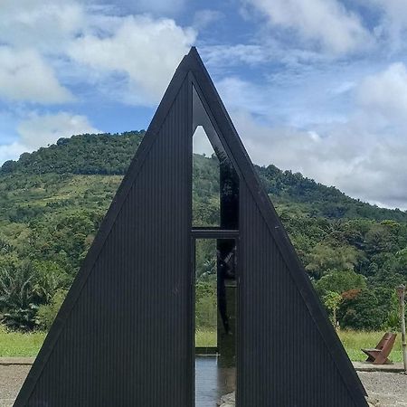 Hotel Wawowow Tomohon Zewnętrze zdjęcie
