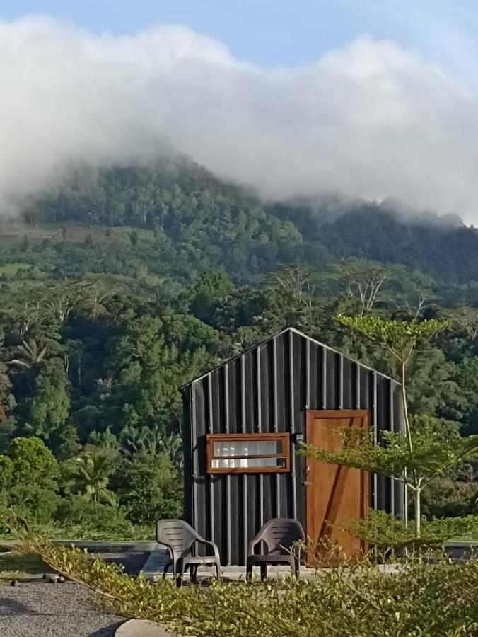 Hotel Wawowow Tomohon Zewnętrze zdjęcie