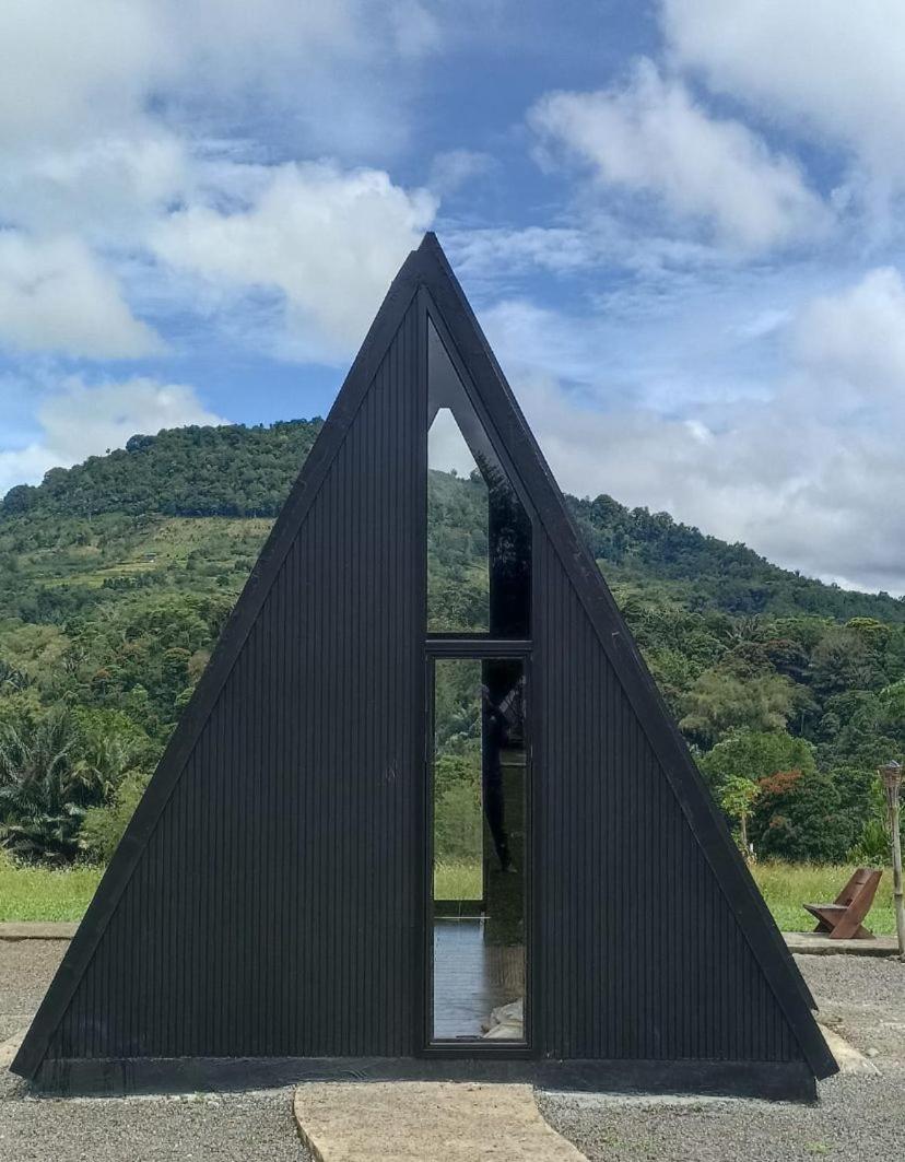 Hotel Wawowow Tomohon Zewnętrze zdjęcie